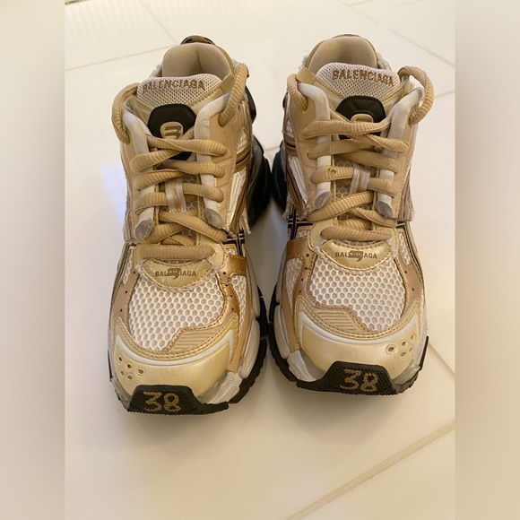 Balenciaga Runner Trainers in beige and black mesh and nylon - Picture 7 of 8